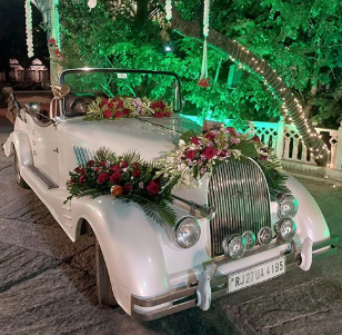 Modern vs. Vintage Wedding Cars: Which One is Right for You?